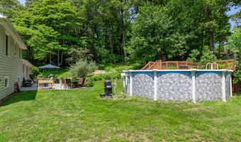 31 Wildwood Dr, Branford, CT 06405