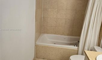 20000 E Country Club Dr 302, Aventura, FL 33180