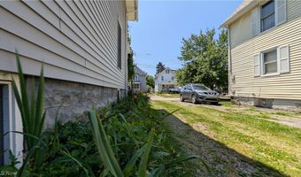 131 Grove Dr, Ashtabula, OH 44004