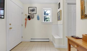 2 Sunnyfield Ln, Falmouth, ME 04105
