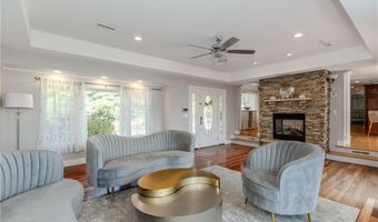 21 Crestwood Rd, Warwick, RI 02886