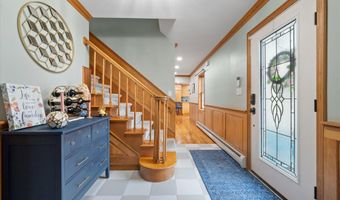 43 Darling Parke Dr, Bangor, ME 04401