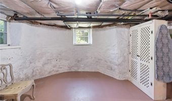 6 Brooks Ave, Newport, RI 02840