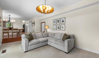 2012 N Yale Ave, Arlington Heights, IL 60004