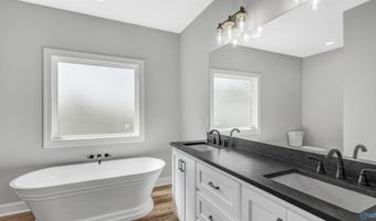 741 8th St NE, Arab, AL 35016