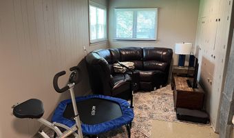 508 E Kirkwood Dr, Aurora, MO 65605