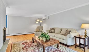 21 Tee Ct, Amherst, NY 14221