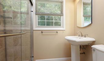 30 Oxford Ln, Aberdeen, NJ 07747