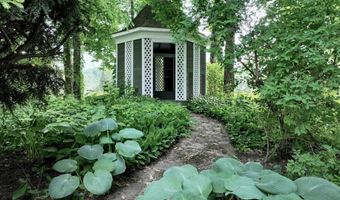 382 Hewitt Rd, Bristol, VT 05443