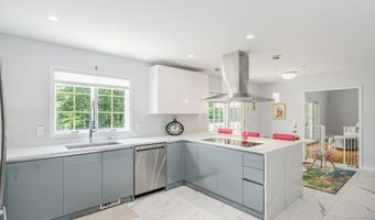 20 Laura Dr, Danbury, CT 06811