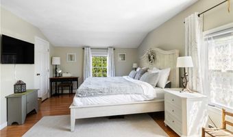 43 Academy Ave, Bristol, RI 02809