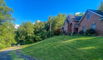 136 Lock Ln, Alum Creek, WV 25003