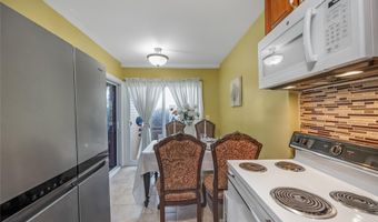 700 Broadway 28, Amityville, NY 11701