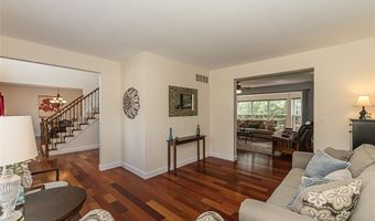 733 Castle Ridge Dr, Ballwin, MO 63021