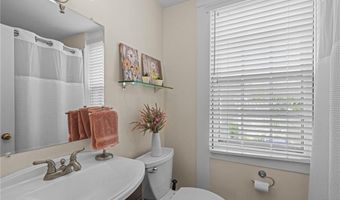 275 Hope St, Bristol, RI 02809