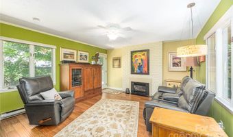 24 Woodcrest Rd, Asheville, NC 28804