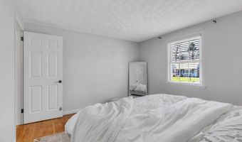3 Carriage Dr, Enfield, CT 06082