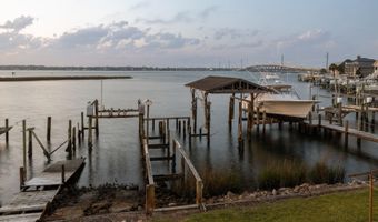 241 Moonlight Dr, Atlantic Beach, NC 28512