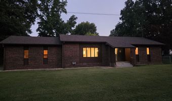 806 E Springfield St, Aurora, MO 65605