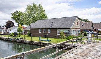 130 Delta Dr, Algonac, MI 48001