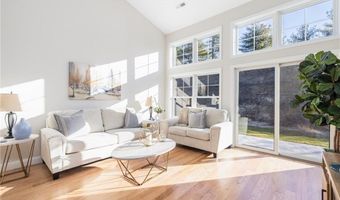 42 Overlook Ln, Glocester, RI 02814