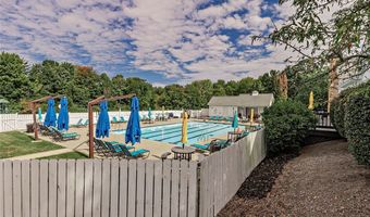 225 Linwood Ln, Aurora, OH 44202