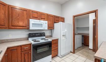 410 N 9th Ave, Brandon, SD 57005