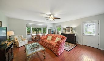 29 Park Ave, Belford, NJ 07718