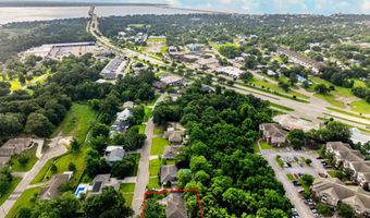 514 Sunset Dr, Bay St. Louis, MS 39520