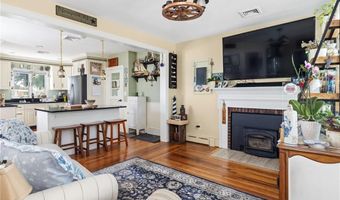 67 Linden St, Middletown, RI 02842