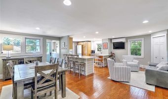 1216 E Main Rd, Middletown, RI 02842
