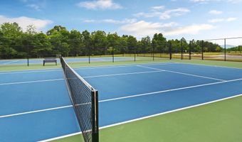 102 PHOEBE Ct, Lake Frederick, VA 22630