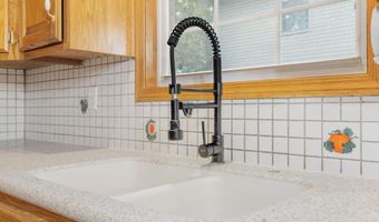 1019 Daniels St, Aurora, MO 65605
