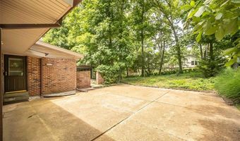 425 Kenilworth Ln, Ballwin, MO 63011