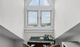 718 Bellevue Ave 5, Newport, RI 02840