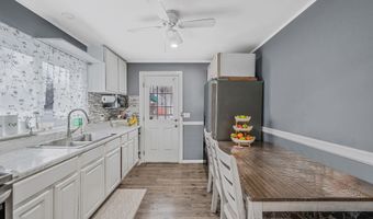 26 Smith St, Amityville, NY 11701