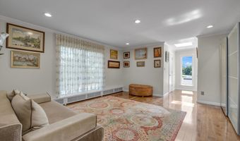 10 Macy Dr, Hewlett Bay Park, NY 11557