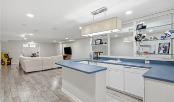 315 Glengarry Dr, Aurora, OH 44202