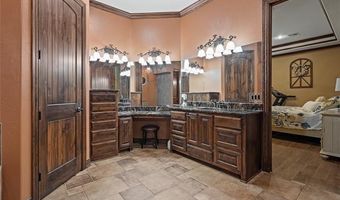 579 Chateau Bnd, Ardmore, OK 73401