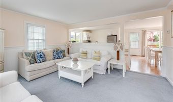 40 Holland St, Newport, RI 02840
