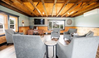 875 Hammond St, Bangor, ME 04401