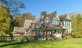 10 Ocean Lawn Ln, Newport, RI 02840