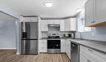 132 Maple Ave, Middletown, RI 02842