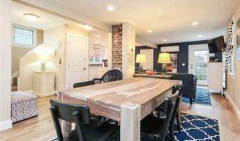 13 Lucas Ave, Newport, RI 02840