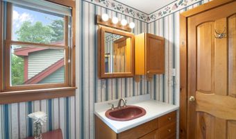 104 Juniper Ridge Rd, Brattleboro, VT 05301