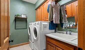 3901 N MILLWOOD Dr, Appleton, WI 54913