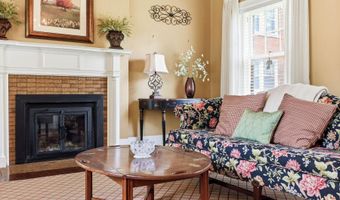 916 Audubon Pkwy, Audubon Park, KY 40213
