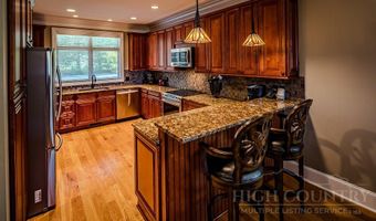 214 Pasture Ln, Banner Elk, NC 28604