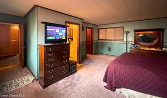 7042 Oak St, Bonners Ferry, ID 83805