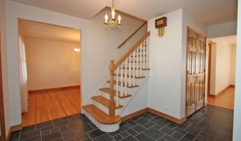 2405 E Miner St, Arlington Heights, IL 60004